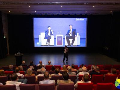 Oktober 2023 - Floralis / Richard Lamb
